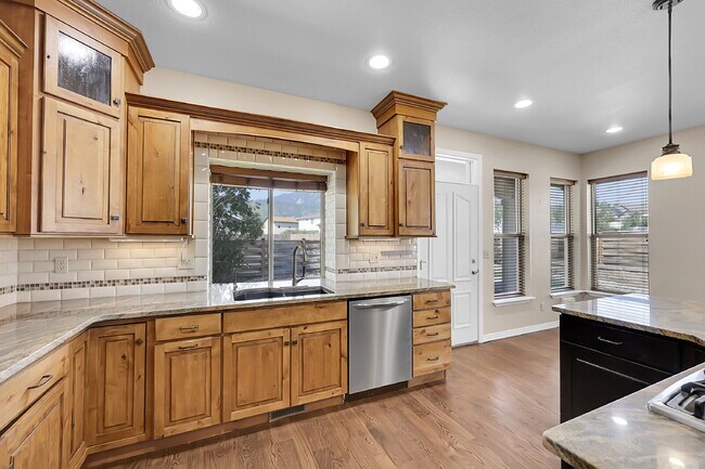 Building Photo - $3,650 - 4 Bed, 4 Bath Home with 4 Car Gar...