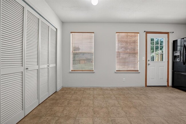 Building Photo - 2412 Kale Dr