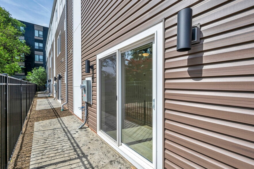 Building Photo - 1831 Brevier Ave