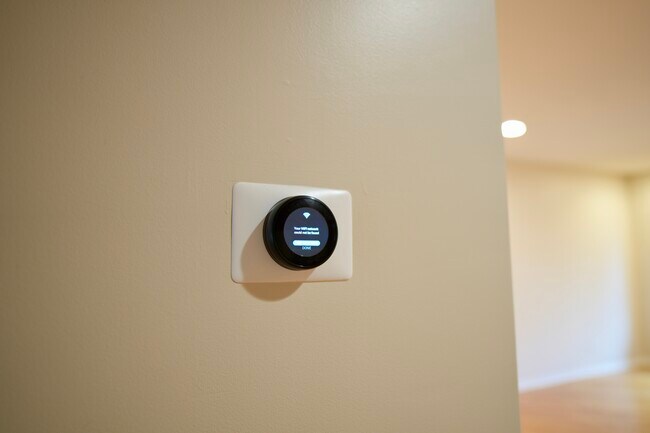 Building Photo - 6532 N California Ave