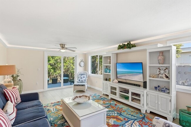 Building Photo - 573 Spanish Dr N