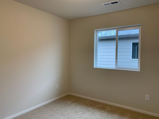 Building Photo - Brand New Home in Brand New Community! Gre...