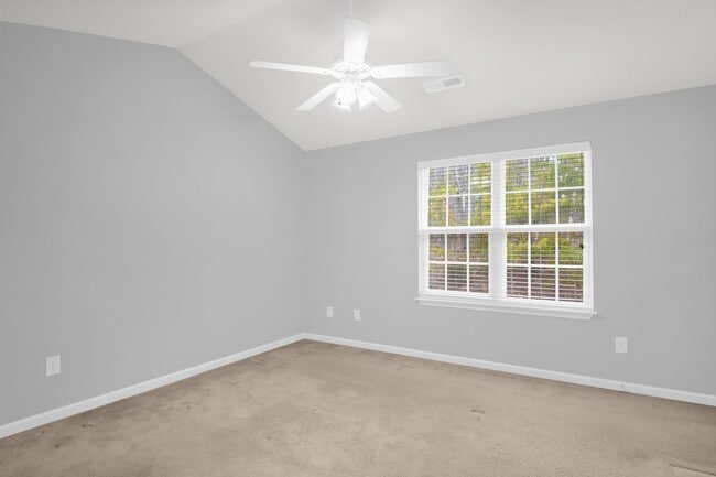 Building Photo - Updated 2BR/2.5BA Townhome