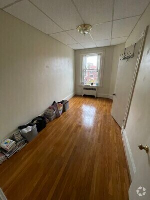 Building Photo - 910 Beacon St