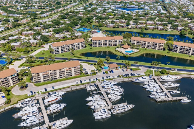 Building Photo - 2501 Marina Isle Way