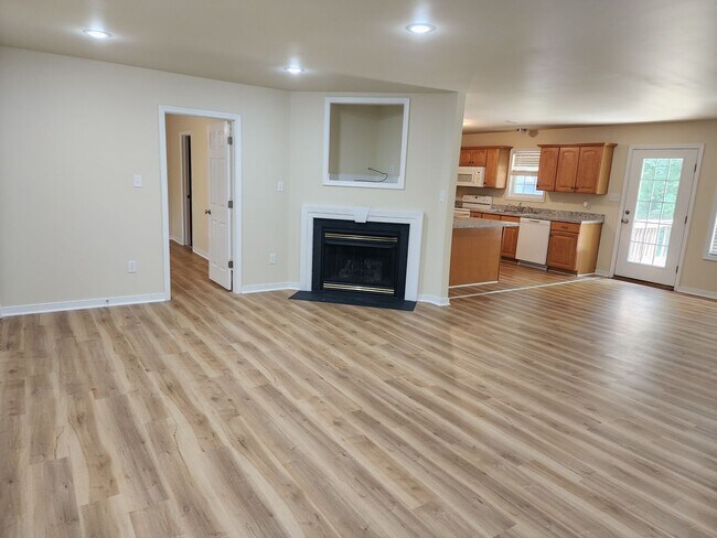 Building Photo - 3 Bedroom 2 Bath Brick Rancher in New Kent!