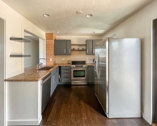 Building Photo - 10963 Bellaire Way