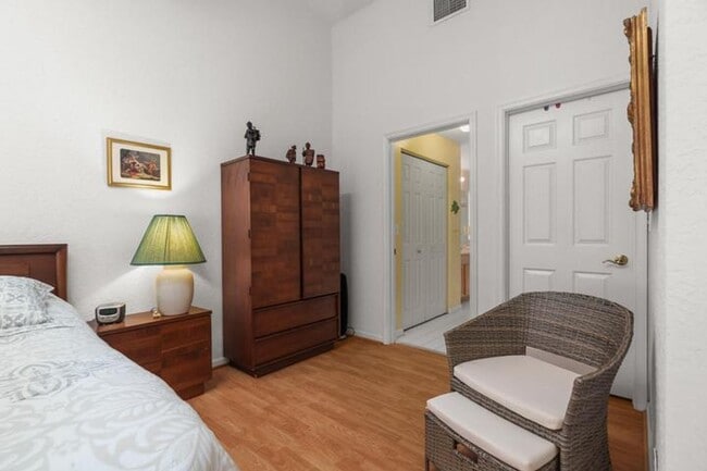 Building Photo - 5260 Grande Palm Cir