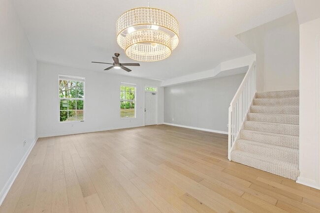 Building Photo - 136 Ashley Ct