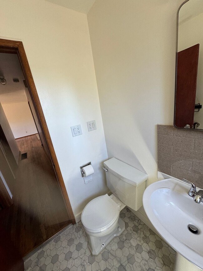 Building Photo - Freshly Updated 3 Bedroom 1 bath Home with Garage, Fenced Yard & Pet Friendly!
