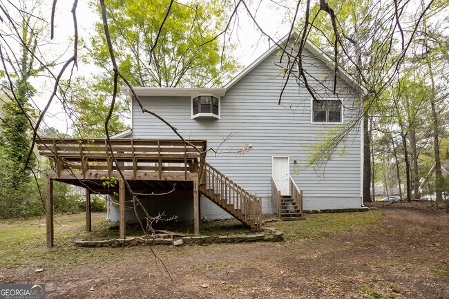 Building Photo - 140 Paces Way