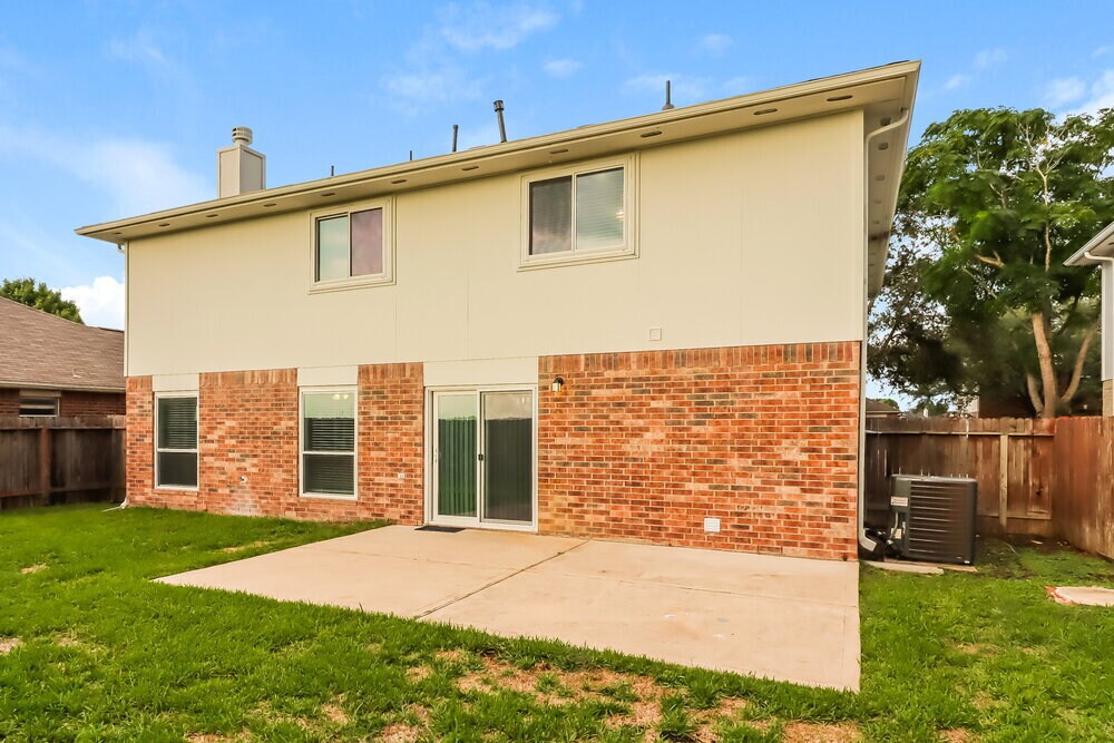 Building Photo - 22815 W Waterlake