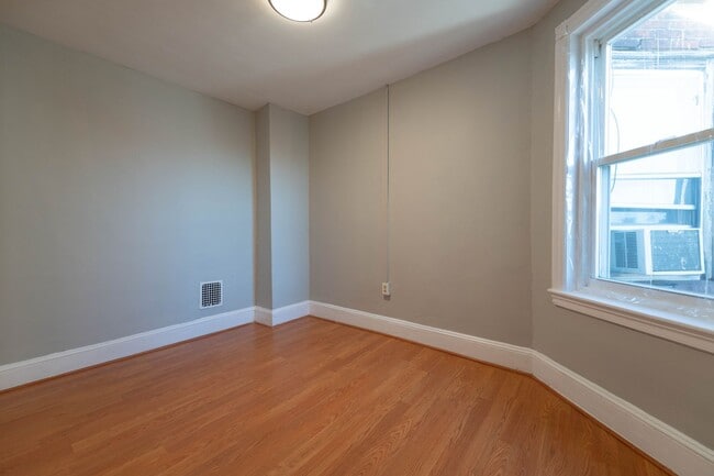 Building Photo - PHA Welcomed! Spacious Home with Private Backyard