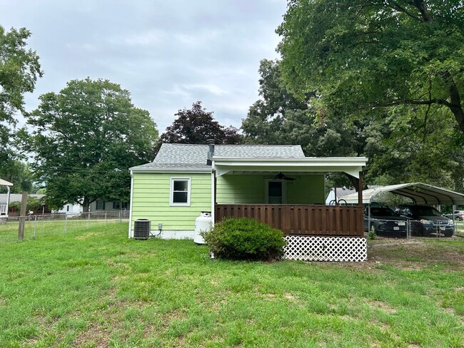 Building Photo - 16104 Pauline Ave