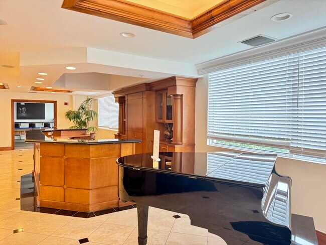 Building Photo - 1801 N Flagler Dr