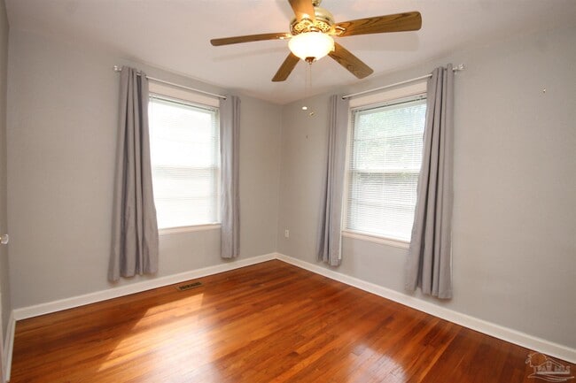 Building Photo - 1221 E Hernandez St