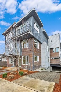 Building Photo - Unique Wallingford Townhome with AIR CONDI...