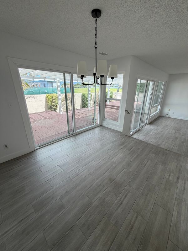 Building Photo - 10 Cove