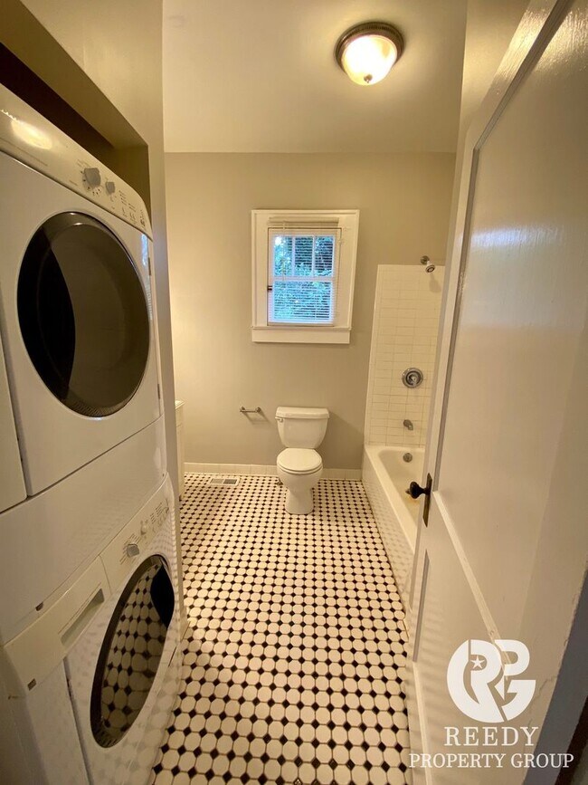 Building Photo - Hampton Heights