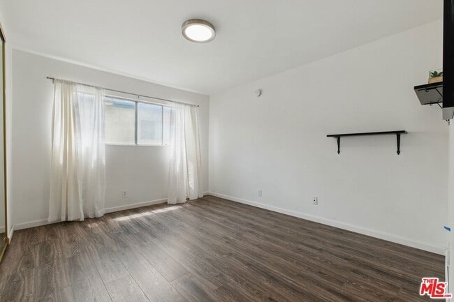 Building Photo - 5400 Lindley Ave