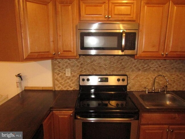 Building Photo - 2522 W Montgomery Ave