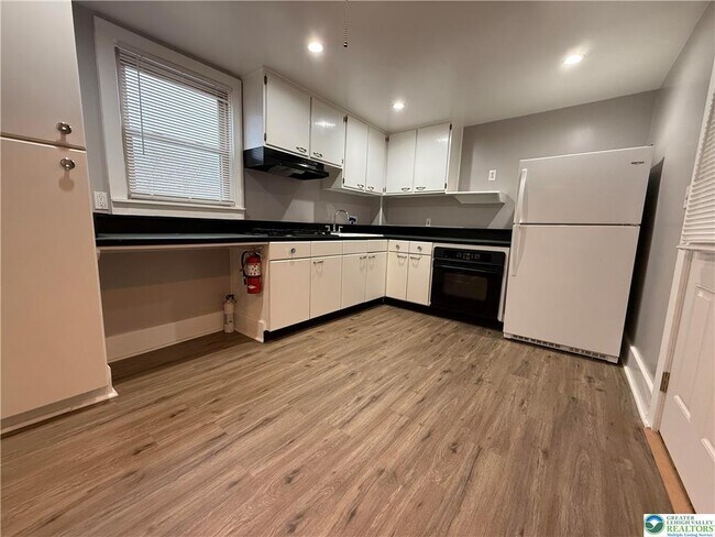 Building Photo - 116 S 6th St