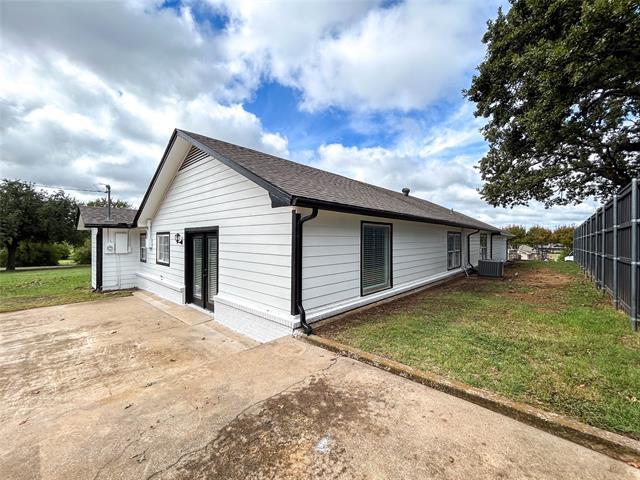Primary Photo - 300 Sanders Rd