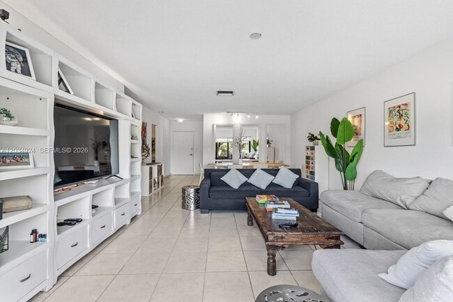 Building Photo - 575 Crandon Blvd