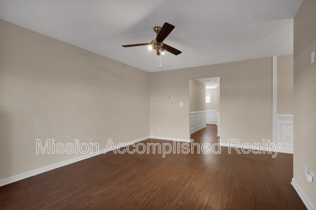 Building Photo - 2644 Middle Br Bnd