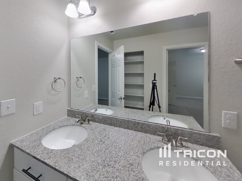 Building Photo - 6827 Freedom Hills