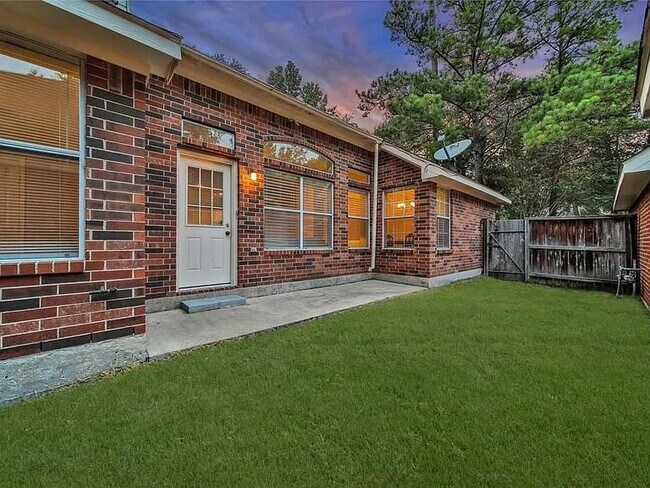 Building Photo - 15 Bayou Springs Ct
