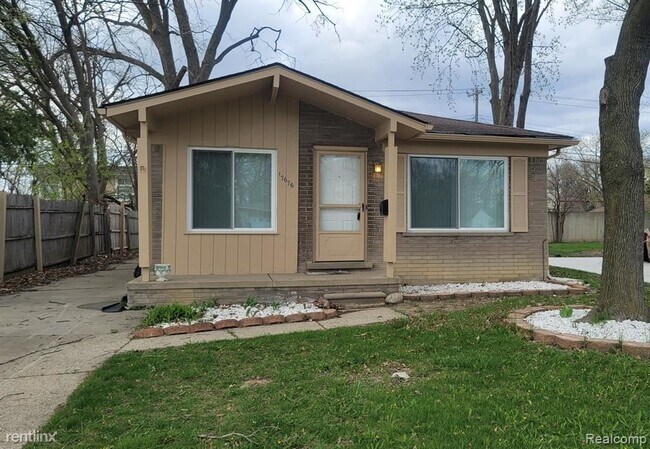 Building Photo - 3 br, 1.5 bath House - 17676 Addison St