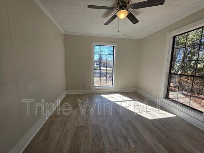 Building Photo - 202 Rosemary Ln