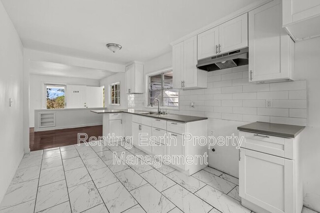 Building Photo - 2609 20th St SW