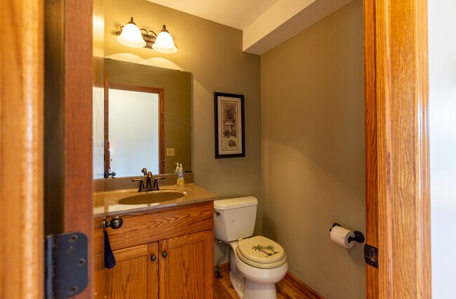 Building Photo - 6311 Fairway Dr NW