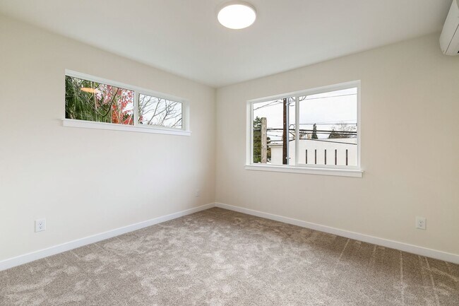 Building Photo - Halleck Townhomes Triplex