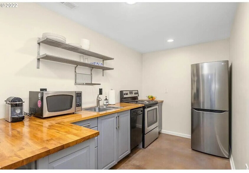 Building Photo - 405 NE 53rd Ave
