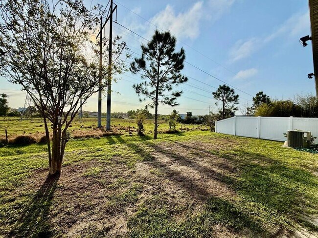 Building Photo - 7832 Red Hickory Pl