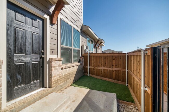 Building Photo - GORGEOUS 2 BEDROOM FOUR PLEX LOCATED IN MIDLOTHIAN ISD!