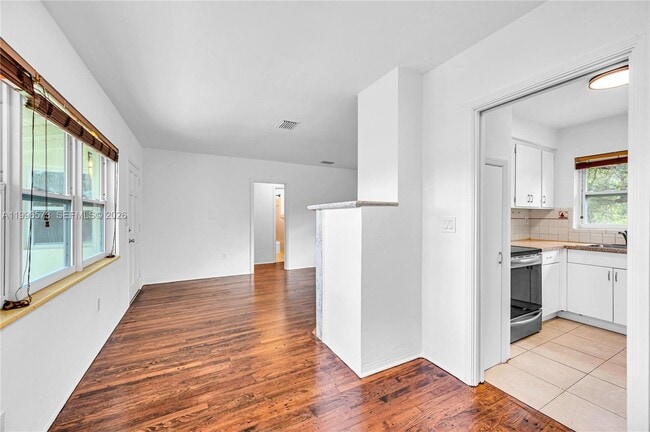 Building Photo - 1280 NE 115th St