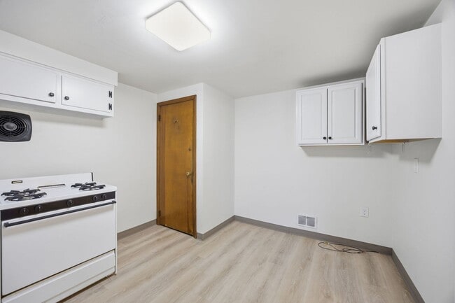 Building Photo - Newly renovated 3 bedroom all brick home in North Braddock!