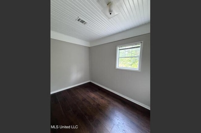 Building Photo - 3158 Alameda Dr