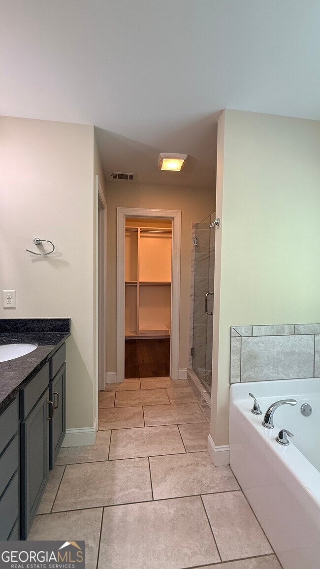 Building Photo - 338 Brookstone Dr