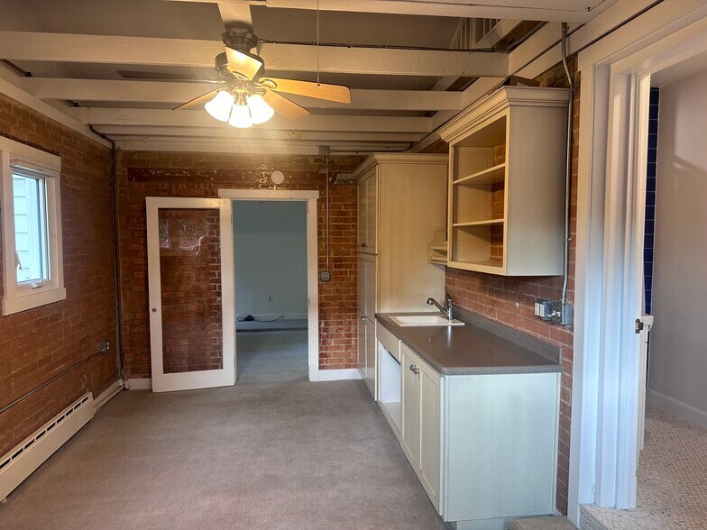 Building Photo - 1600 N 900 E