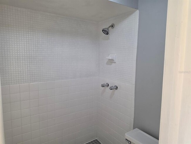 Building Photo - 2526 S Oak Ave