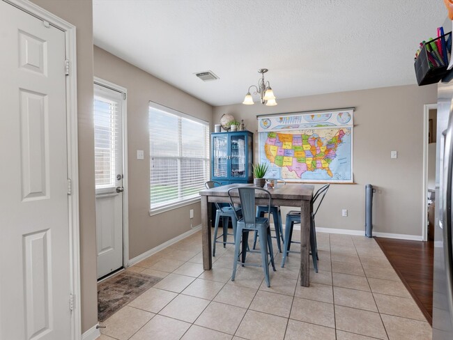 Building Photo - 15811 Sarasam Creek Ct