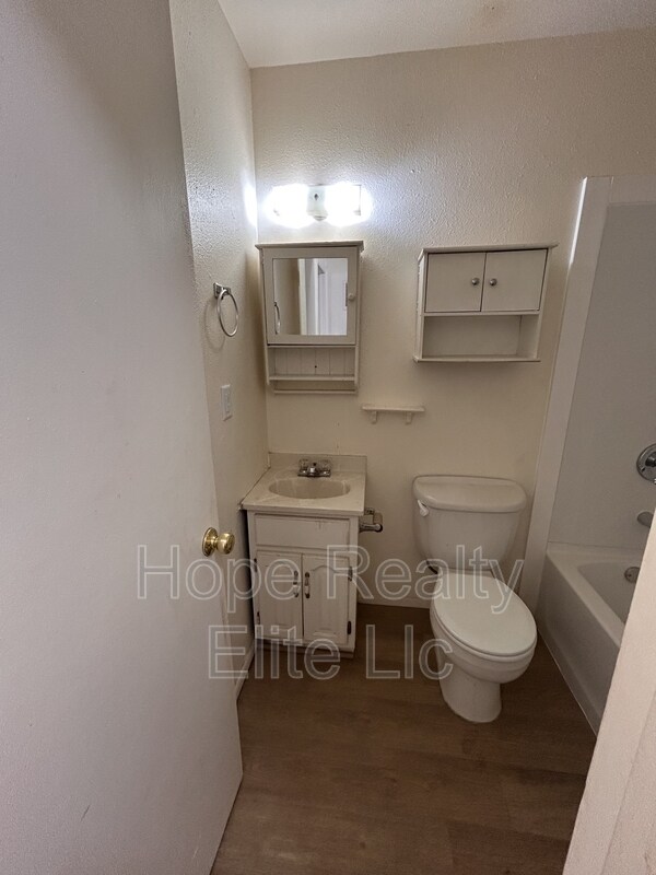 Building Photo - 334 Fairway S