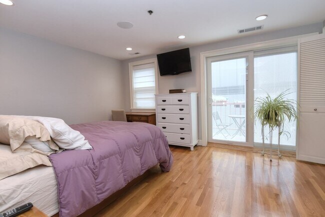 Building Photo - 21 Main St