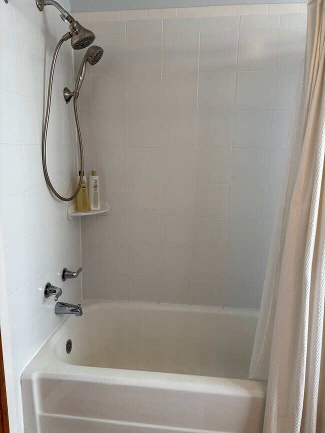 Building Photo - 272 Danforth St