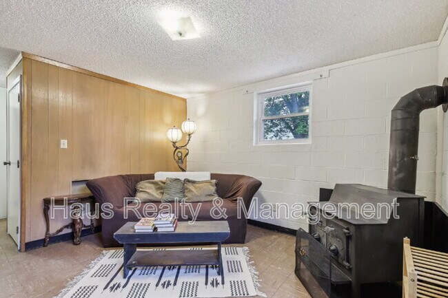 Building Photo - 144 Airport Rd